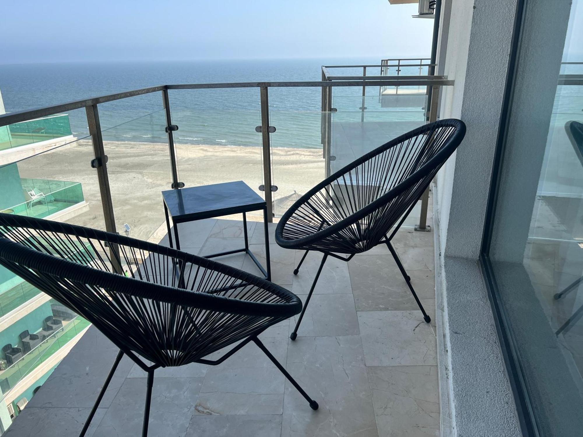 Cosmopolitan - Studio Pe Plaja Cu Vedere La Mare & Loc Parcare Gratis Năvodari Buitenkant foto
